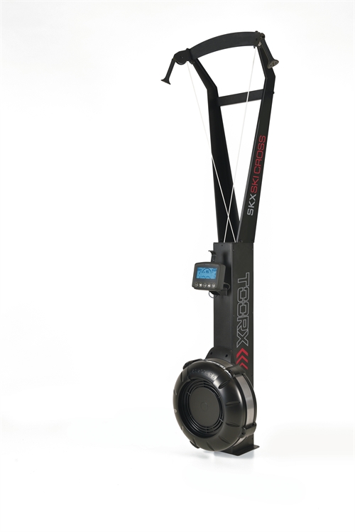 Dette er en TOORX SKX Ski Cross Ergometer, skiergometeret er sort med rød og hvid tekst